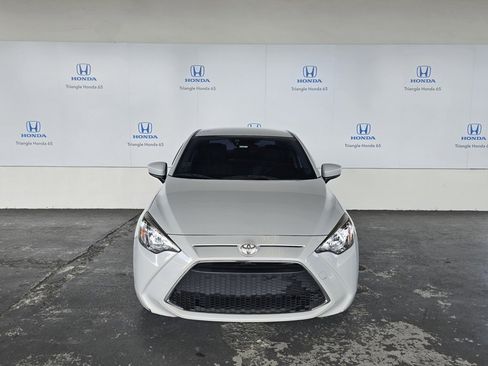 Used 2020 Toyota Yaris LE image 2