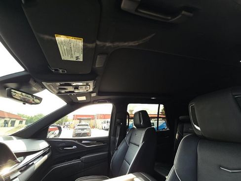 Used 2024 Cadillac Escalade Sport AWD/4WD image 18