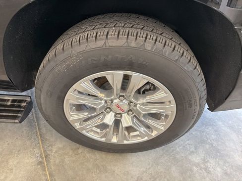 Used 2025 GMC Yukon XL Denali w/ Sun & Power Step Package image 30