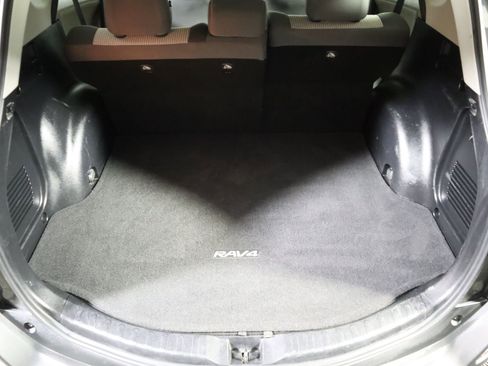 Used 2013 Toyota RAV4 LE image 13