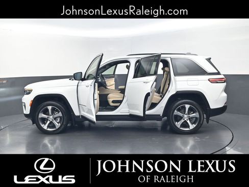 Used 2024 Jeep Grand Cherokee Limited w/ Luxury Tech Group II image 35