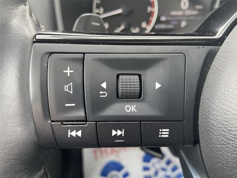 Used 2023 Nissan Rogue SL w/ SL Premium Package image 25