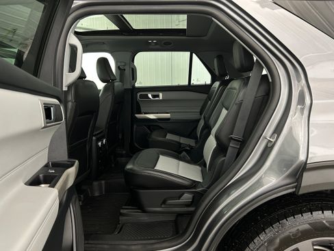 Used 2022 Ford Explorer XLT w/ Equipment Group 202A image 27