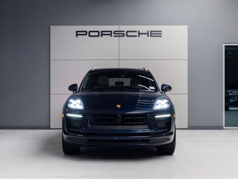Certified 2023 Porsche Macan AWD/4WD image 10