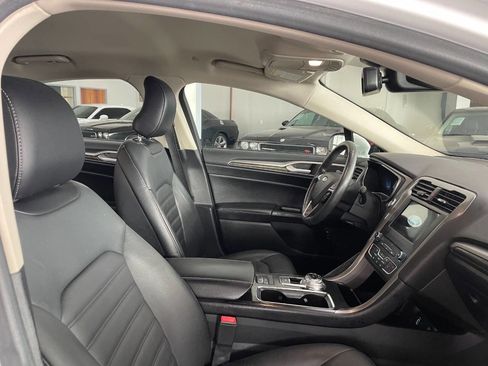 Used 2017 Ford Fusion SE w/ Equipment Group 602A image 23