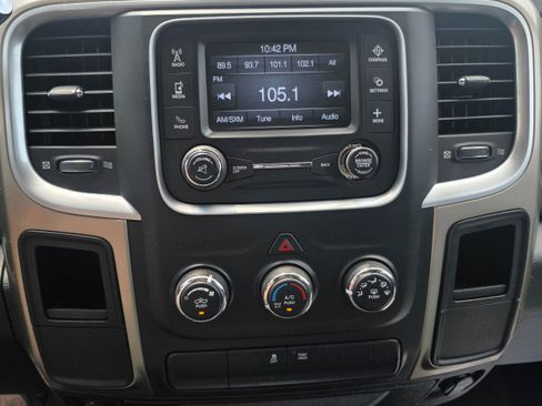 Used 2013 RAM 1500 Classic SLT w/ Premium Display Pkg RWD image 11
