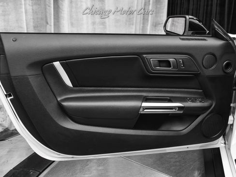 Used 2022 Ford Mustang Shelby GT500 w/ Carbon Fiber Track Pack image 27