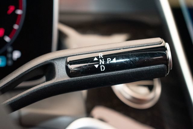 Used 2025 Mercedes-Benz GLC 300 4MATIC image 25