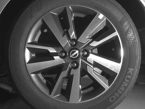 Used 2025 Nissan Versa SV image 14