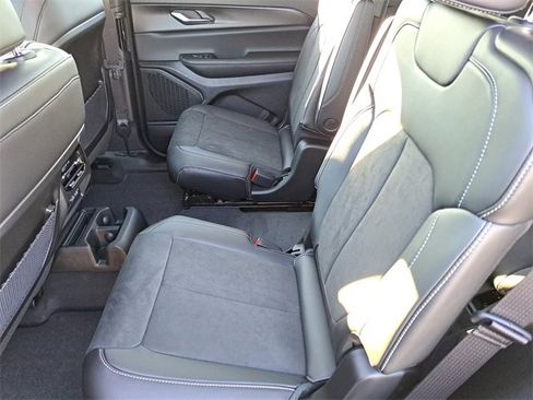 New 2025 Jeep Grand Cherokee L Altitude image 13