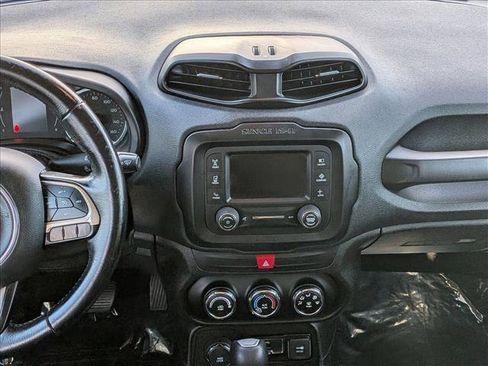 Used 2017 Jeep Renegade Latitude image 12