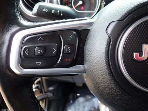 Used 2022 Jeep Wrangler Unlimited Sahara AWD/4WD image 13