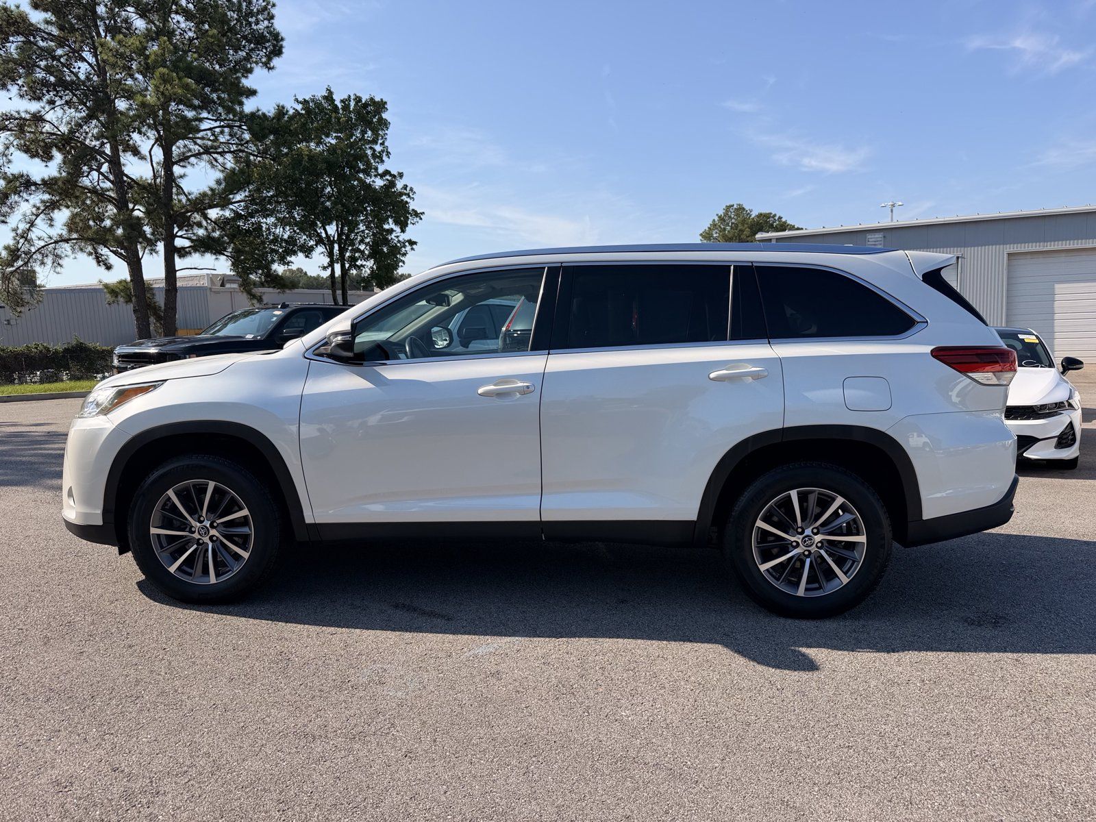 Used 2019 Toyota Highlander XLE FWD image 9