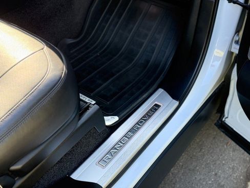 Used 2020 Land Rover Range Rover Long Wheelbase HSE image 31