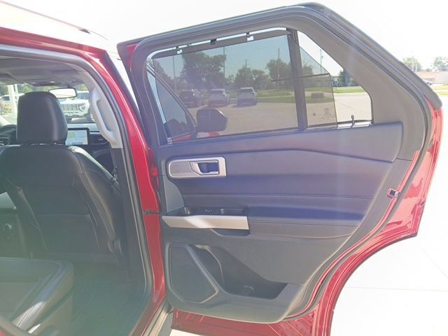 Used 2023 Ford Explorer Limited w/ Equipment Group 301A AWD/4WD image 14