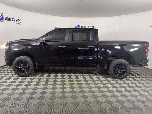 Used 2022 Chevrolet Silverado 1500 Custom Trail Boss w/ Midnight Edition AWD/4WD image 2
