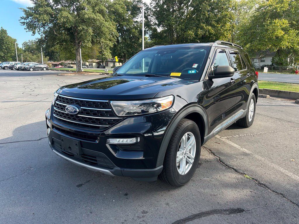 Used 2021 Ford Explorer XLT w/ Equipment Group 202A AWD/4WD image 3