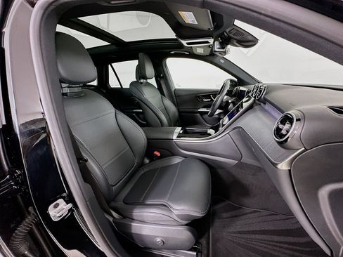 Used 2025 Mercedes-Benz GLC 300 image 30