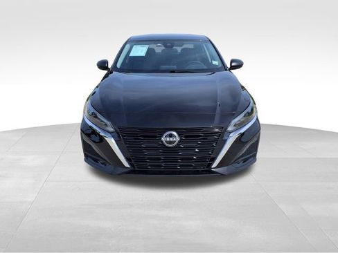 Used 2025 Nissan Altima 2.5 SV FWD image 2