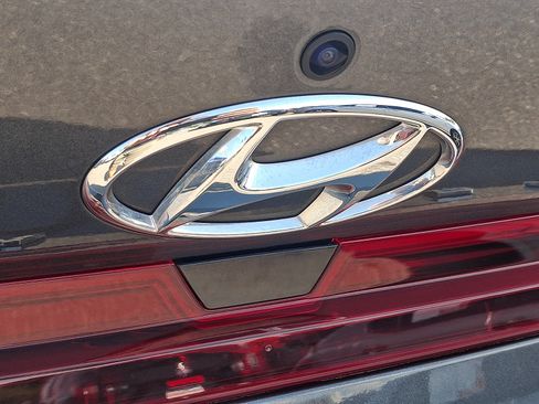 Used 2021 Hyundai Elantra SE FWD image 28