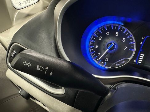 Used 2023 Chrysler Voyager LX image 21