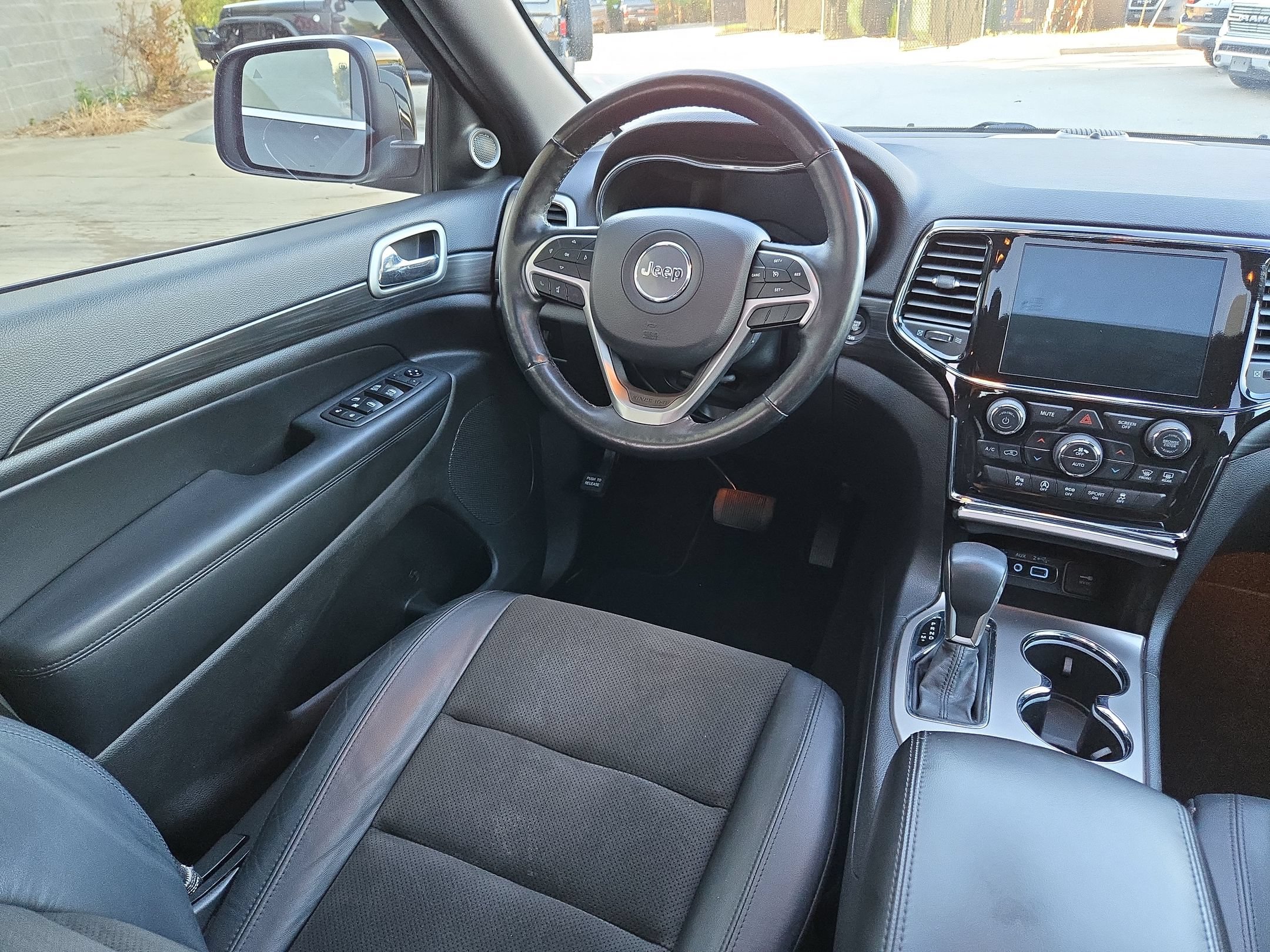 Used 2021 Jeep Grand Cherokee Laredo X RWD image 9