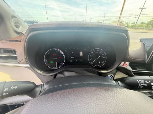 Used 2022 Toyota Sienna Platinum image 17