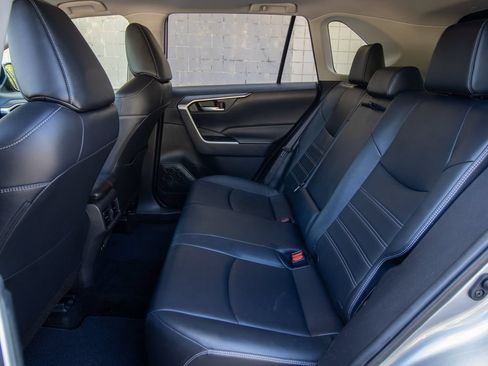 Used 2020 Toyota RAV4 XLE Premium FWD image 16