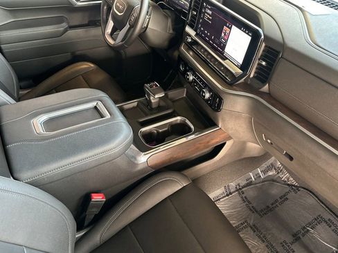 Used 2022 GMC Sierra 1500 SLT w/ SLT Convenience Package image 18