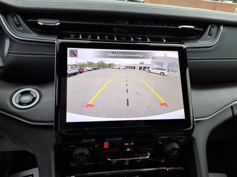 New 2025 Jeep Grand Cherokee Limited image 16