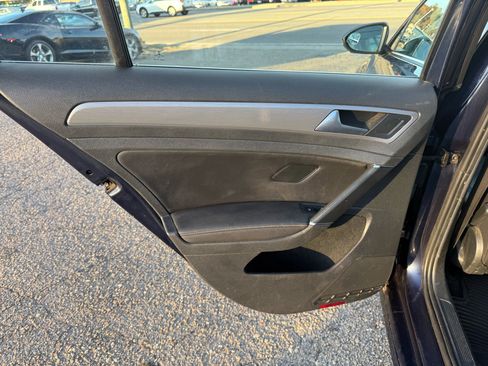 Used 2015 Volkswagen Golf TDI S image 17