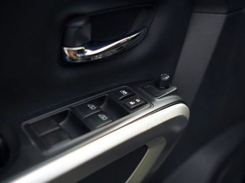 Used 2023 Nissan Titan SV AWD/4WD image 9