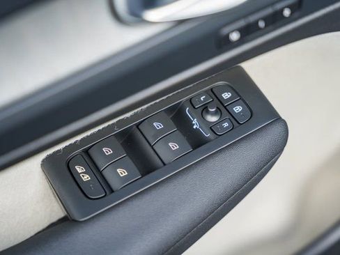 New 2026 Volvo XC40 B5 Ultra w/ Protection Package Premier image 39