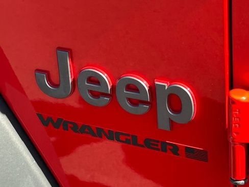 Used 2025 Jeep Wrangler Unlimited Rubicon AWD/4WD image 14