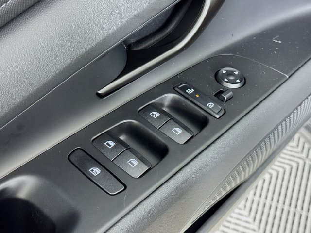 New 2025 Hyundai Elantra SEL FWD image 29