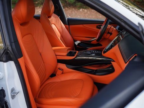 Used 2022 Aston Martin DBX image 24