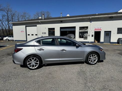 Used 2019 Acura ILX image 9