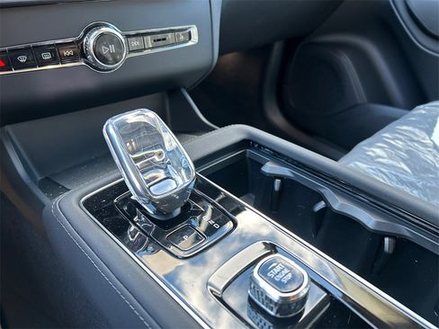 New 2026 Volvo XC90 B6 Plus w/ Protection Package Premier image 19