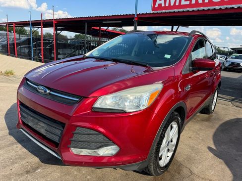 Used 2016 Ford Escape SE w/ Equipment Group 201A image 2
