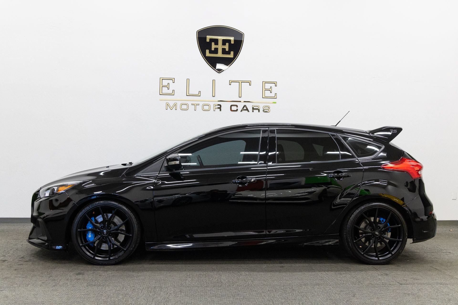 Used 2017 Ford Focus RS AWD/4WD image 2