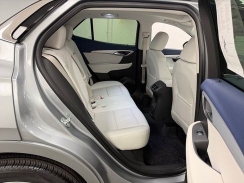 Used 2025 Buick Envision Avenir AWD/4WD image 14