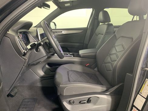 Used 2025 Volkswagen Atlas Cross Sport SE image 15