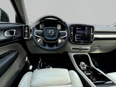 Used 2023 Volvo XC40 B5 Plus AWD/4WD image 8