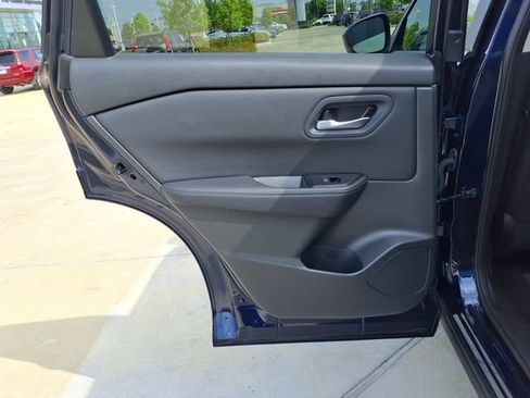 Used 2025 Nissan Rogue SV FWD image 17