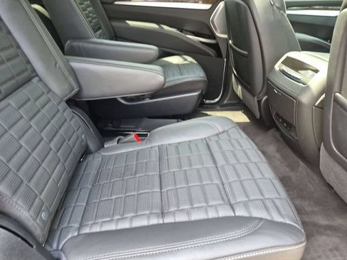 Used 2025 Cadillac Escalade Sport Platinum w/ LPO, ONYX Package AWD/4WD image 31