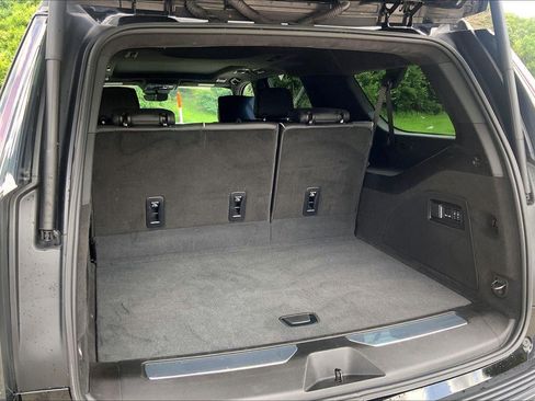 Certified 2025 Cadillac Escalade ESV V w/ LPO, ONYX Package AWD/4WD image 4