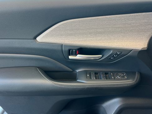 Certified 2024 Toyota Grand Highlander AWD image 11