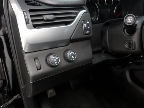 Used 2018 Chevrolet Suburban 3500 LT AWD/4WD image 24