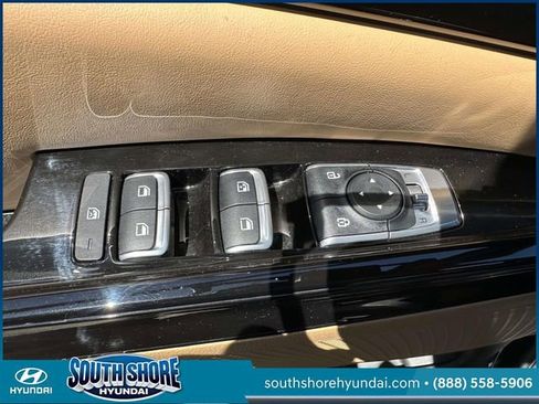 Used 2024 Kia Carnival EX FWD image 20