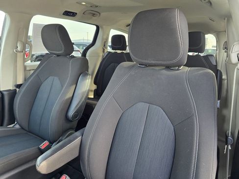 Used 2023 Chrysler Voyager LX FWD image 23
